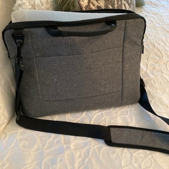 Targus Laptop Bag - Picture 2 of 5